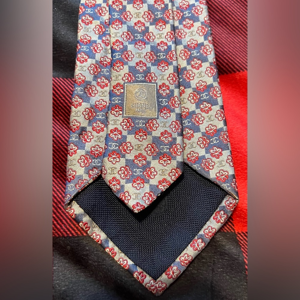 Chanel Neck Tie - Authentic and Like new! - Picture 5 of 8